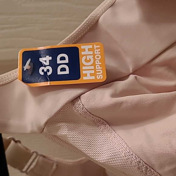 New with tags, 34DD high support sports bra, underwire - Picture 3 of 5